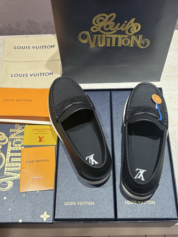 LV 스웨이드 송아지가죽 로퍼 001-280554