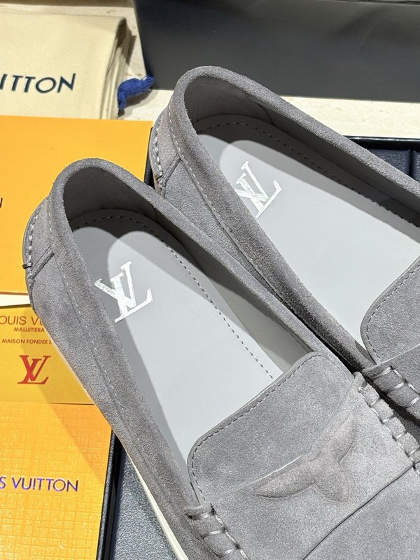 LV 스웨이드 송아지가죽 로퍼 001-280562