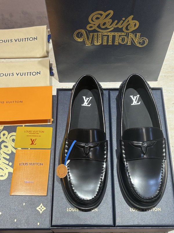 LV 스웨이드 송아지가죽 로퍼 001-280608