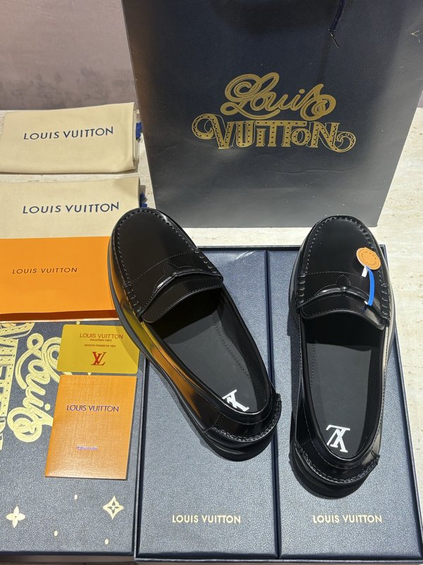 LV 스웨이드 송아지가죽 로퍼 001-280608