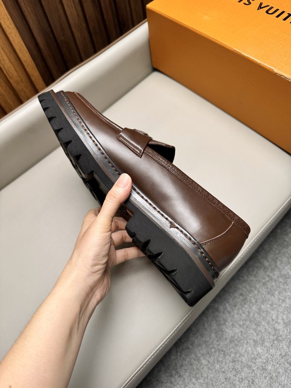 Louis Vuitton 수입 소가죽 남성 구두 001-280658