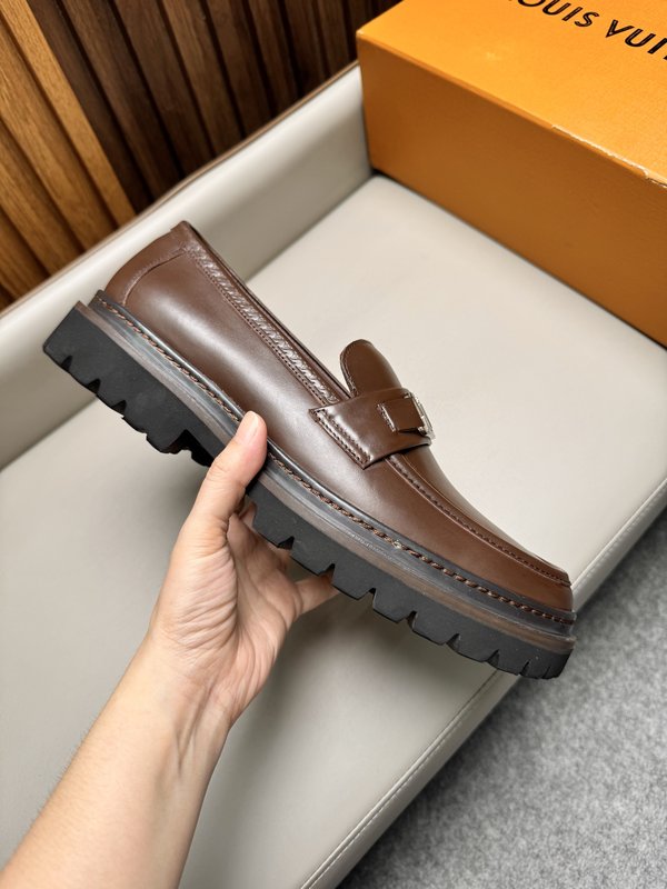 Louis Vuitton 수입 소가죽 남성 구두 001-280658