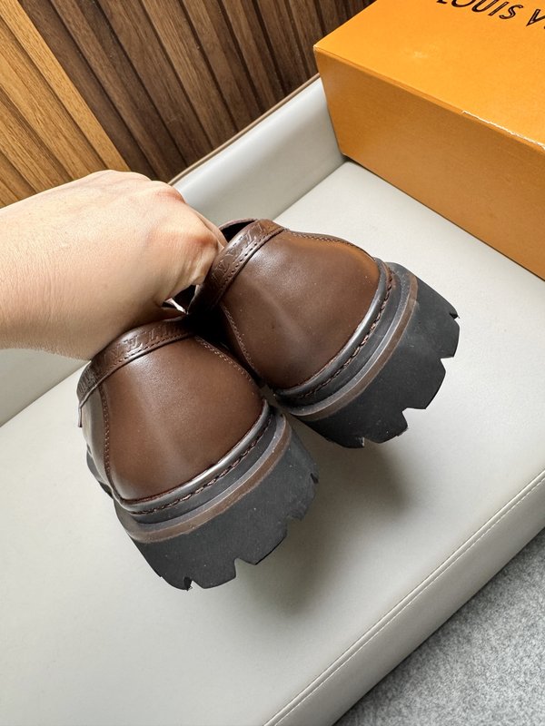 Louis Vuitton 수입 소가죽 남성 구두 001-280658