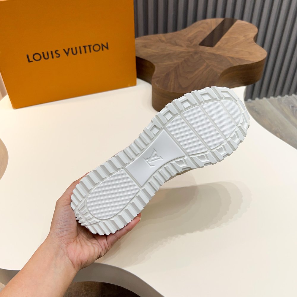 LV Run Away 운동화 001-280767