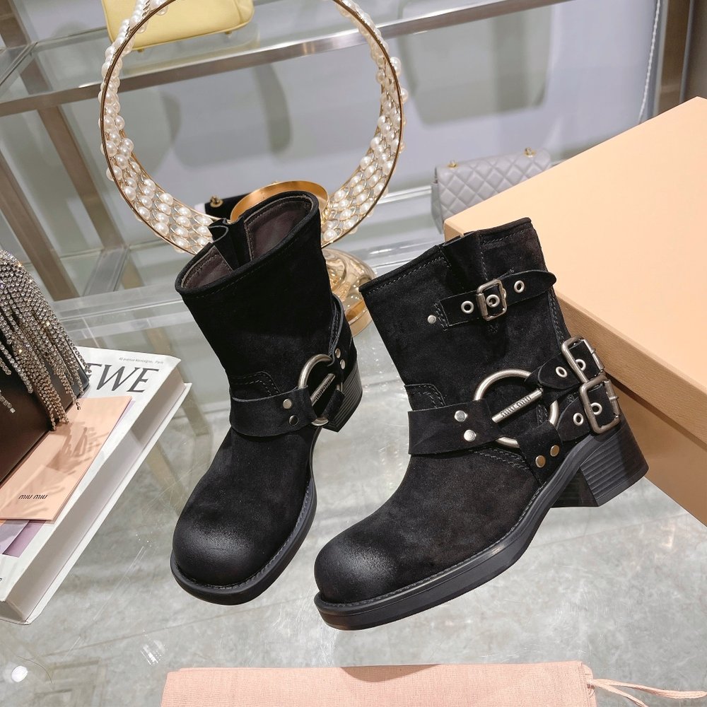 miumiu 26FW 한정판 부츠 001-281050