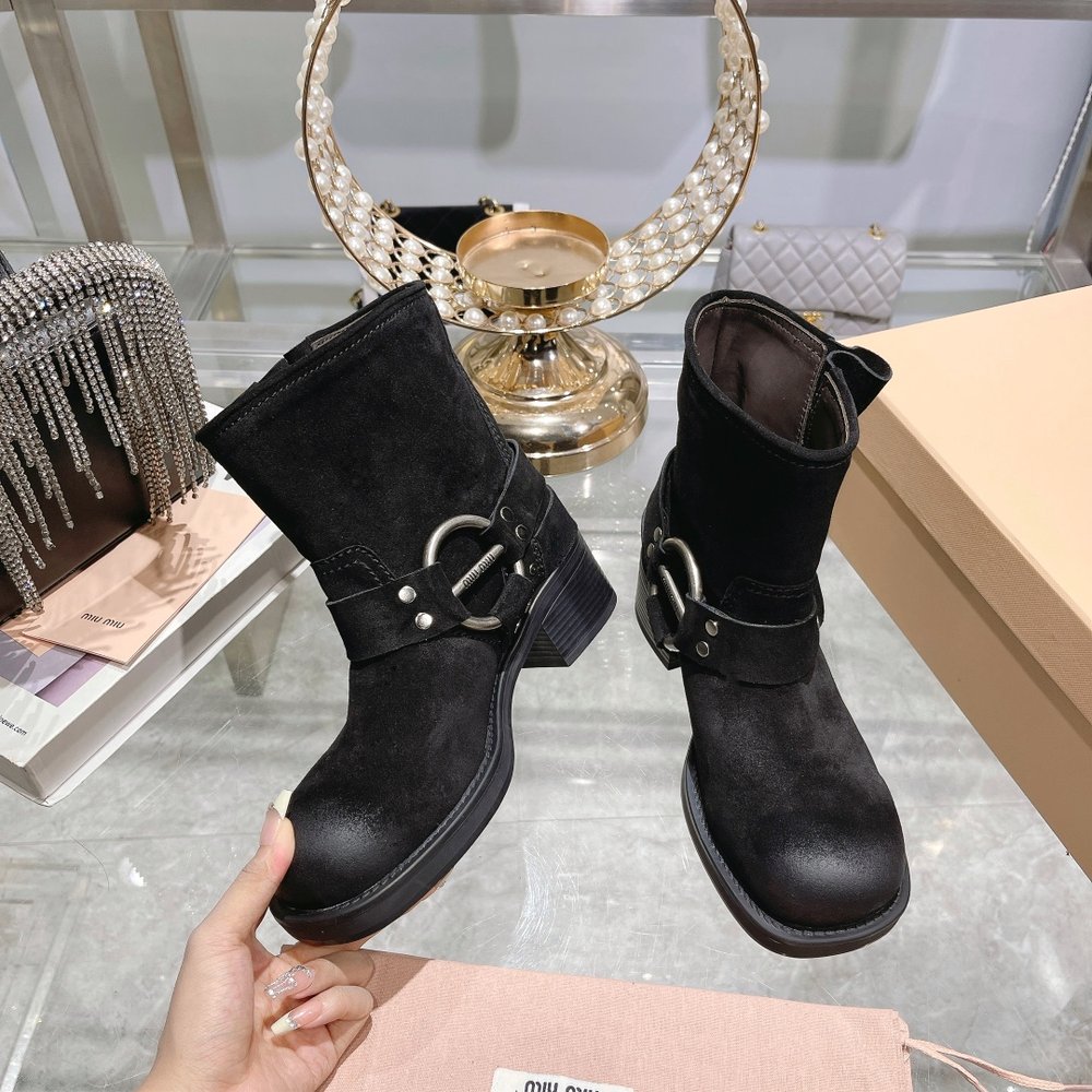 miumiu 26FW 한정판 부츠 001-281050