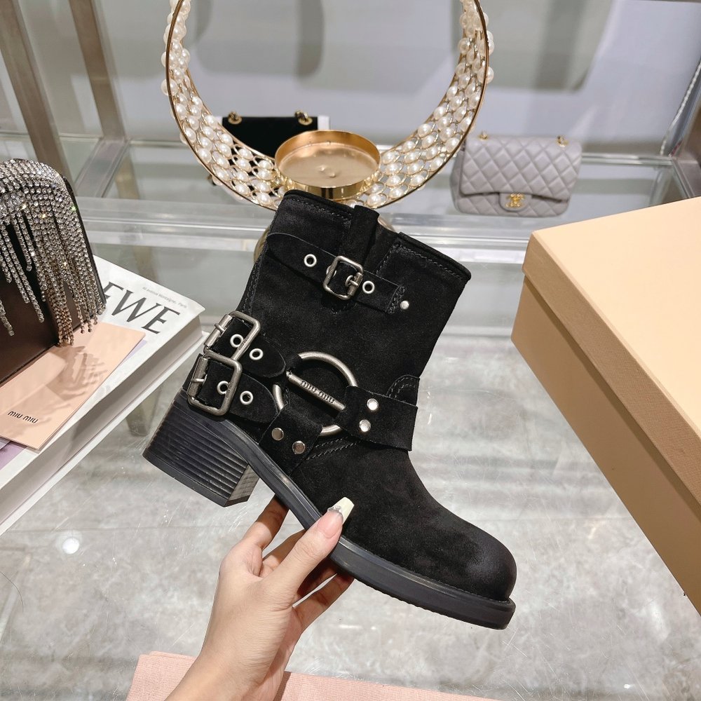 miumiu 26FW 한정판 부츠 001-281050