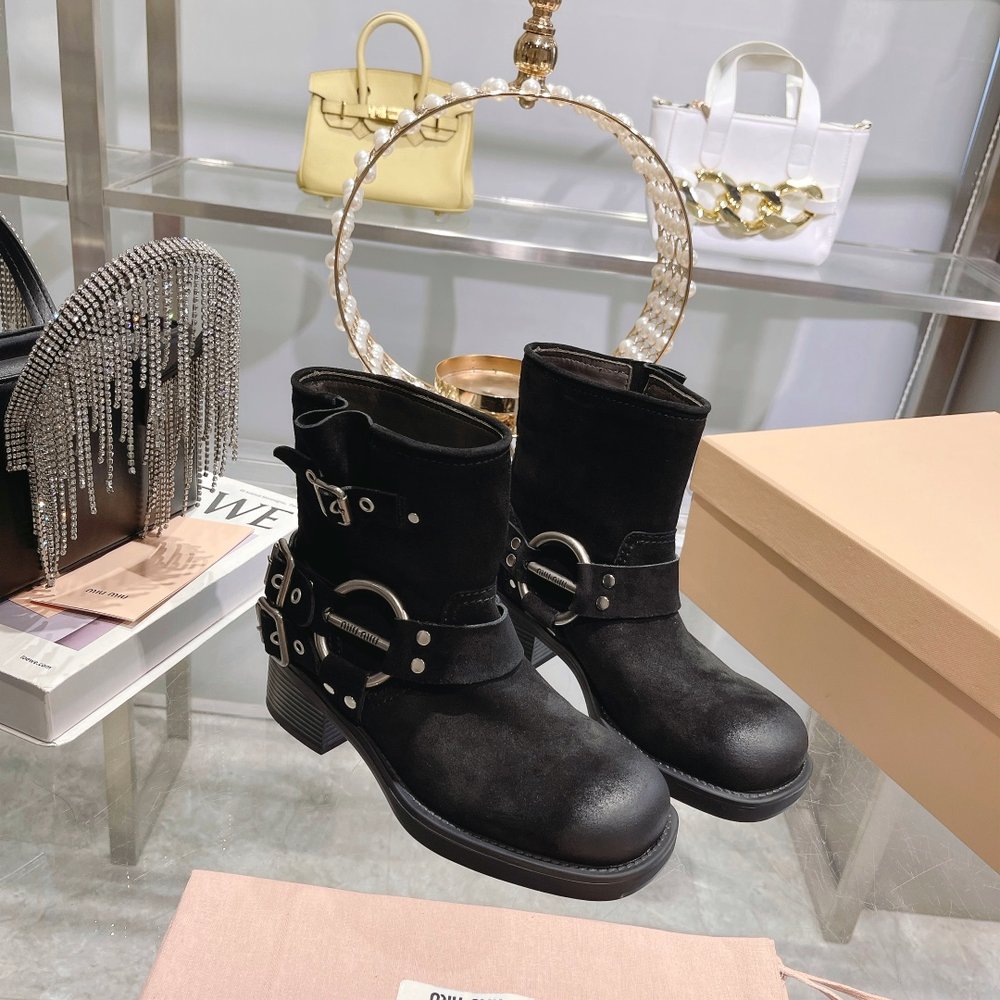 miumiu 26FW 한정판 부츠 001-281050