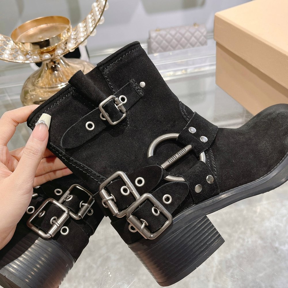 miumiu 26FW 한정판 부츠 001-281050