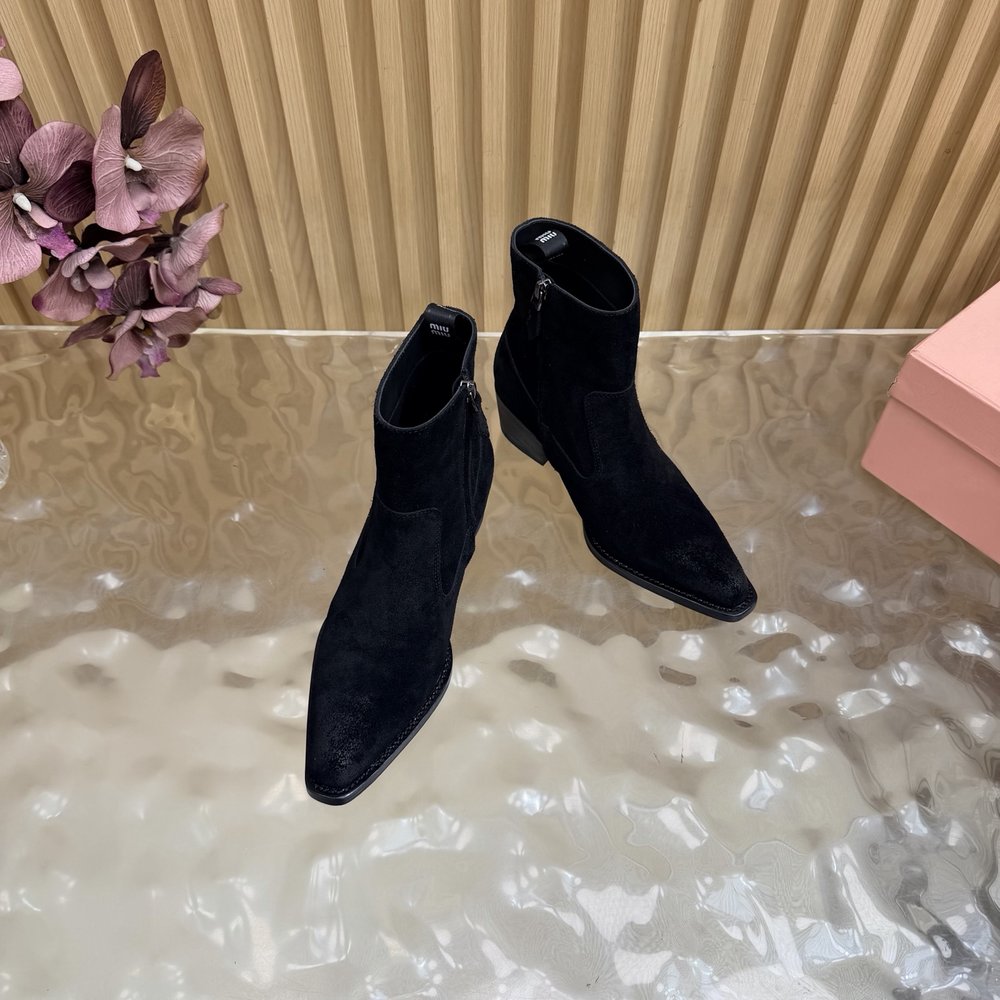 미우미우 포인티드 마틴 부츠 미디움 부츠 001-281063