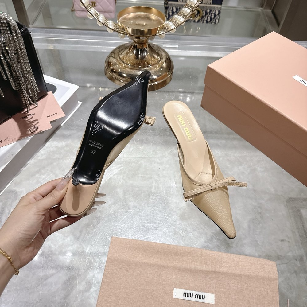 미우미우 신상 뾰족하이힐 단화 001-281066