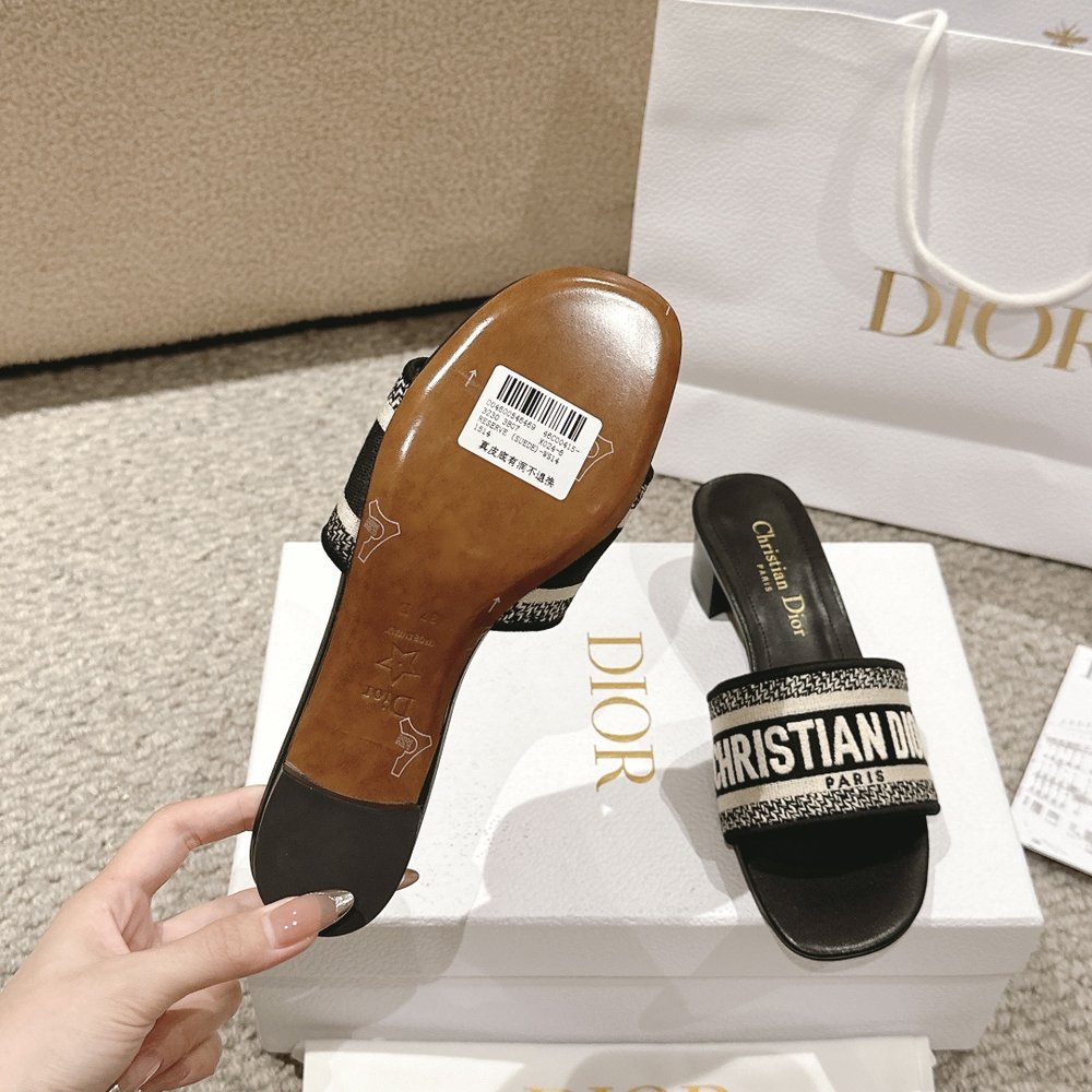 디올 컴퓨터 자수 캔버스 힐 슬리퍼 001-281114