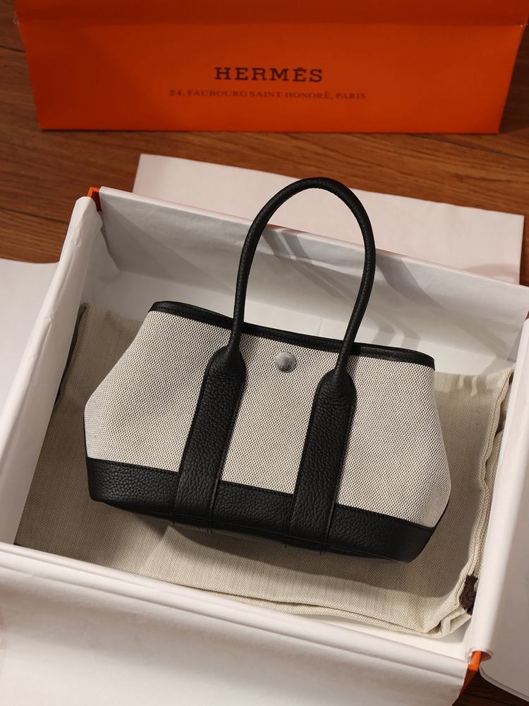에르메스 가든백 캔버스 블랙 앤 크림 001-282502