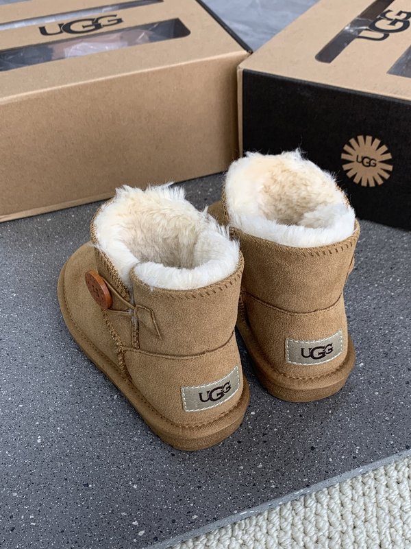 UGG 클래식 나무단추 아동 스노우부츠 001-284620