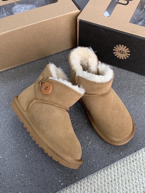 UGG 클래식 나무단추 아동 스노우부츠 001-284620