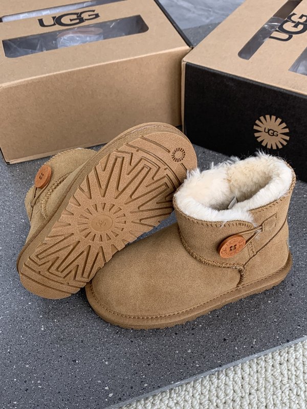 UGG 클래식 나무단추 아동 스노우부츠 001-284620