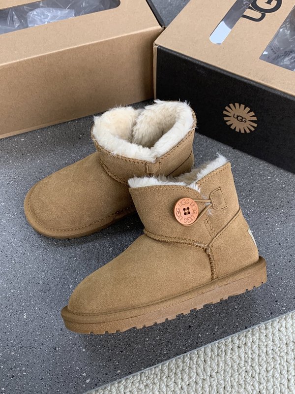 UGG 클래식 나무단추 아동 스노우부츠 001-284620