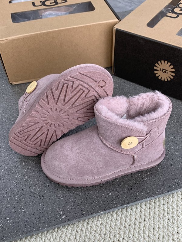UGG 클래식 나무단추 아동 스노우부츠 001-284622