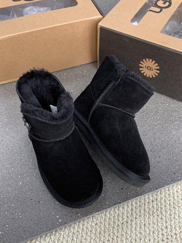 UGG 클래식 나무 단추 아동 스노우 부츠 001-284623