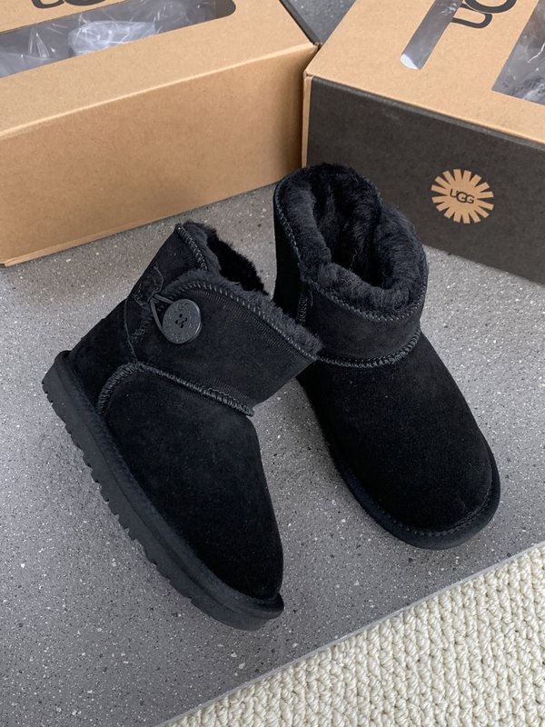 UGG 클래식 나무 단추 아동 스노우 부츠 001-284623