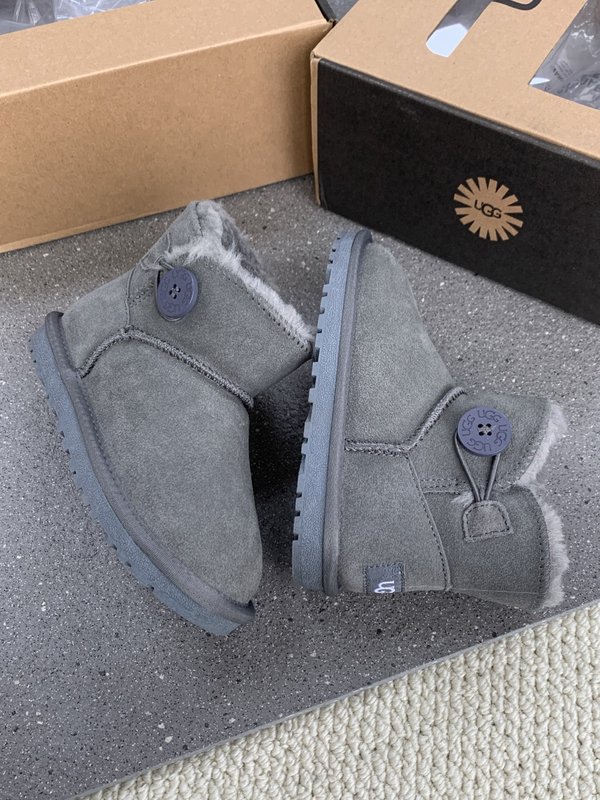 UGG 클래식 우드버튼 아동 방한부츠 001-284624