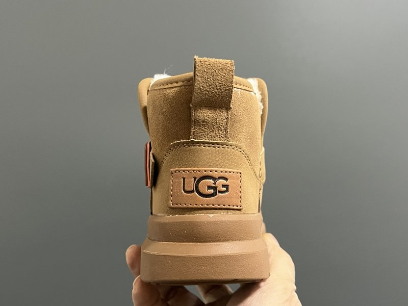 UGG 아동 중간높이 스노우부츠 001-284675