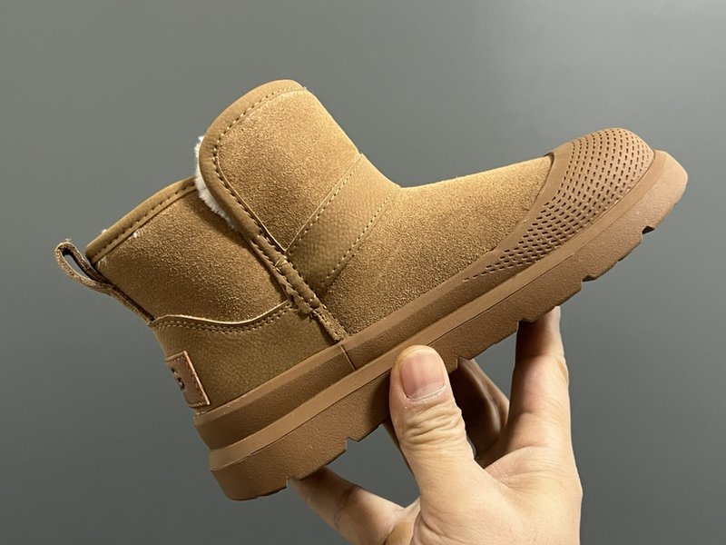 UGG 아동 중간높이 스노우부츠 001-284675