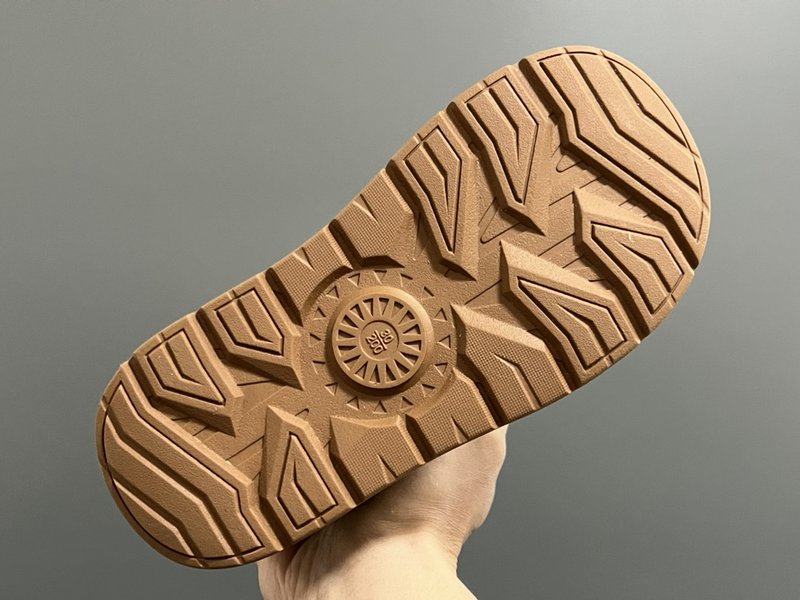 UGG 아동 중간높이 스노우부츠 001-284675