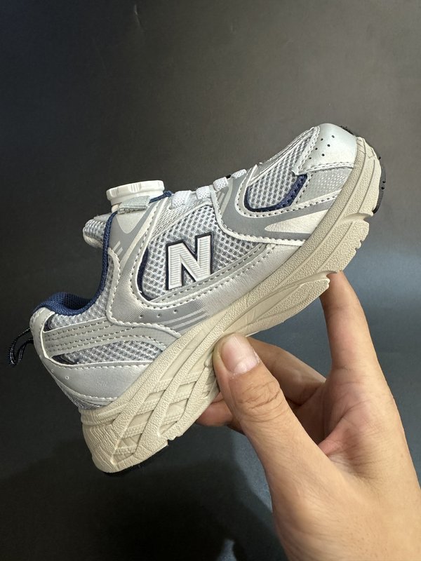 회전 버튼 어린이 운동화 001-284851