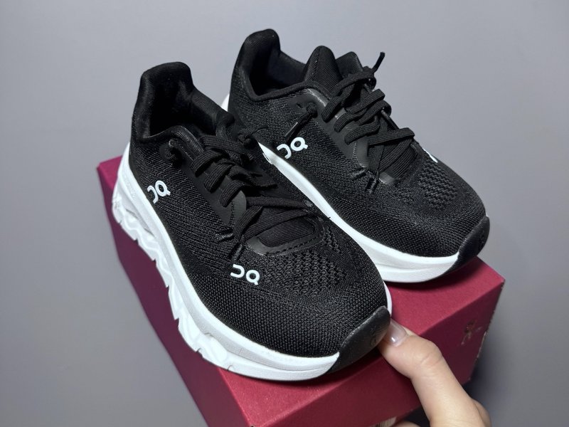 온 클라우드 플레이 키즈 운동화 001-285036