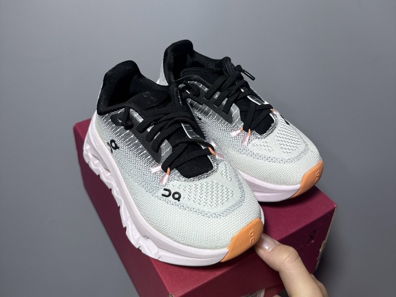 온 클라우드 플레이 키즈 운동화 001-285037