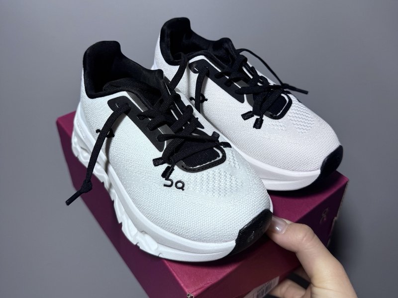 온 클라우드 플레이 아동 운동화 001-285042