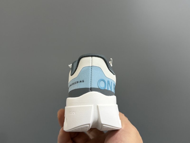 온러닝 Cloudsurfer Next 아동 운동화 001-285052