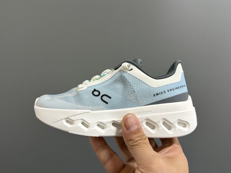 온러닝 Cloudsurfer Next 아동 운동화 001-285052