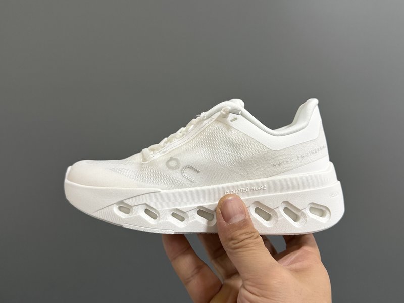 온러닝 Cloud Surfer Next 아동 운동화 001-285056