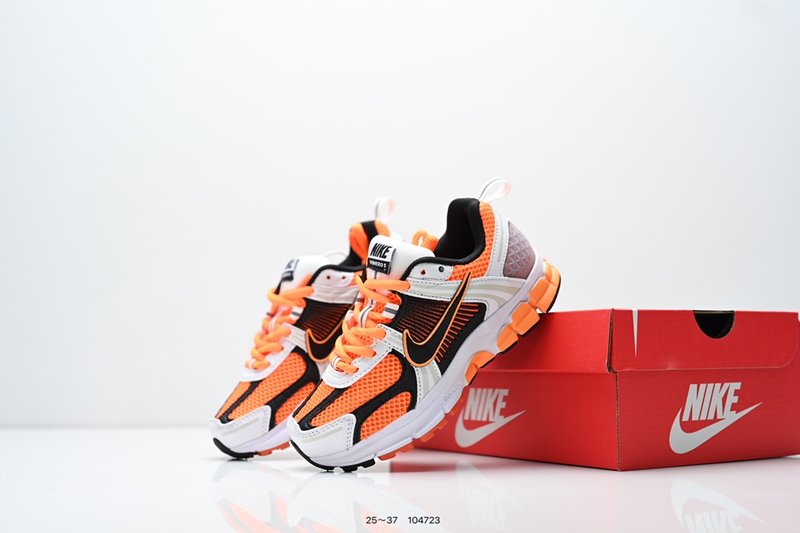 나이키 Zoom Vomero 5 키즈 마라톤 러닝화 001-285152