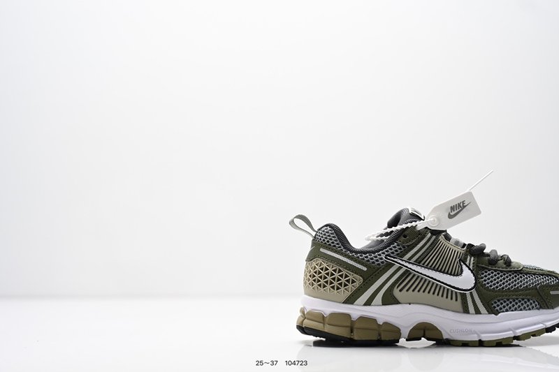 나이키 Zoom Vomero 5 키즈 러닝화 001-285156