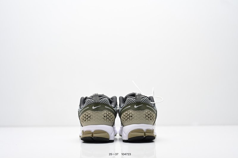 나이키 Zoom Vomero 5 키즈 러닝화 001-285156