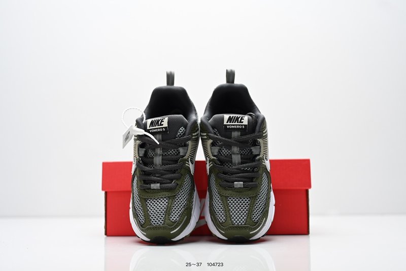 나이키 Zoom Vomero 5 키즈 러닝화 001-285156