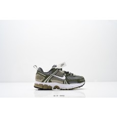 나이키 Zoom Vomero 5 키즈 러닝화 001-285156