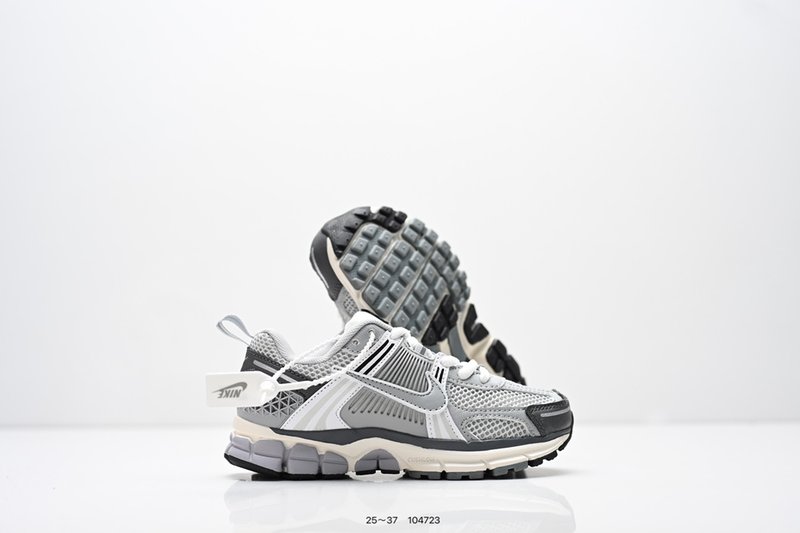 나이키 Zoom Vomero 5 5세대 아동용 러닝화 001-285158