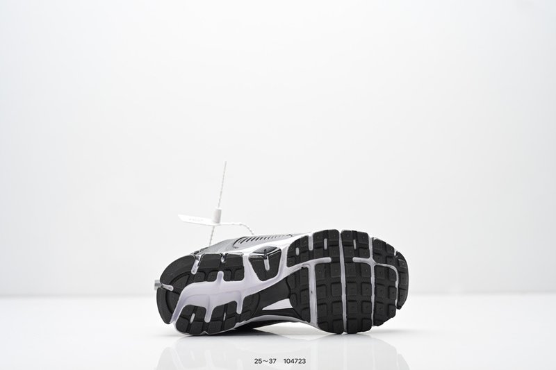 나이키 Zoom Vomero 5 레트로 러닝화 키즈 001-285160