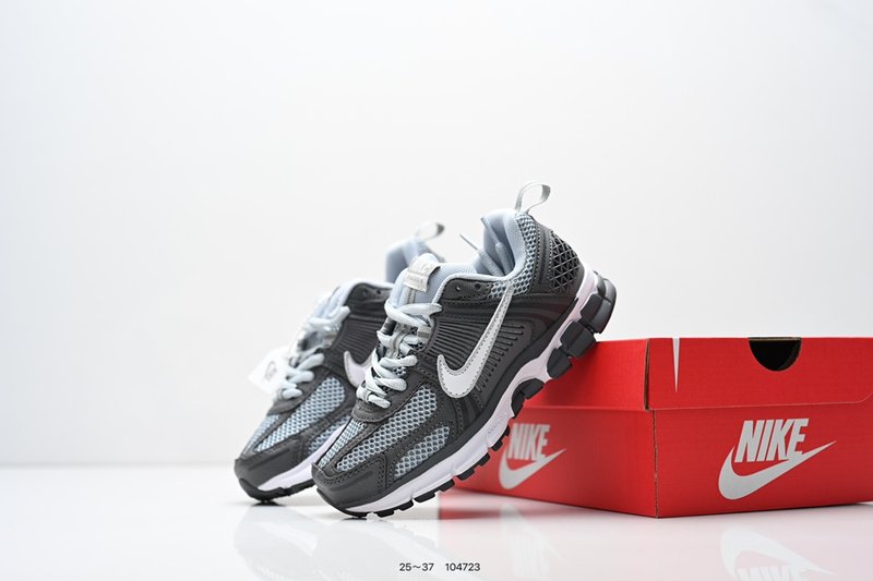 나이키 Zoom Vomero 5 레트로 러닝화 키즈 001-285160