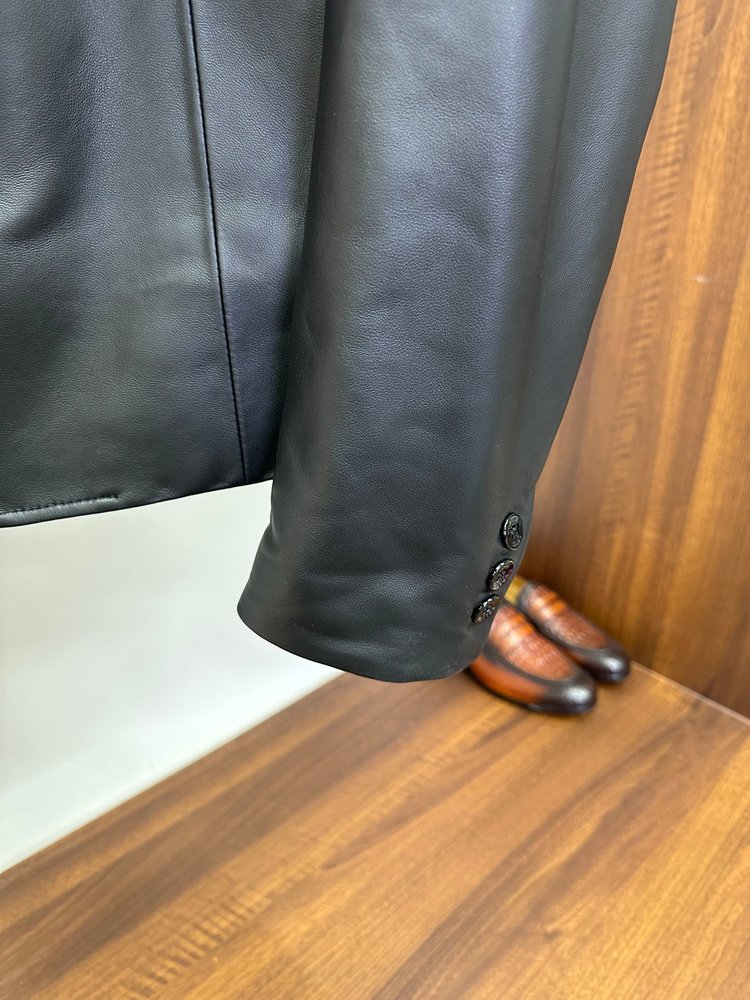 왕자얼 동일 LV 대비색 카라 양피 정장 001-285668