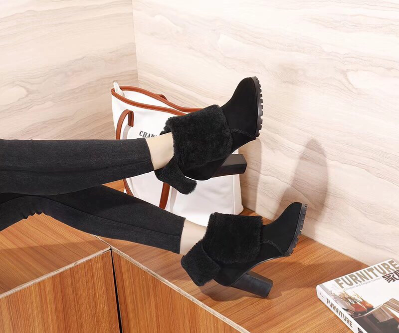 UGG 털가죽 일체형 고광택 누벅 여성 부츠 001-286163