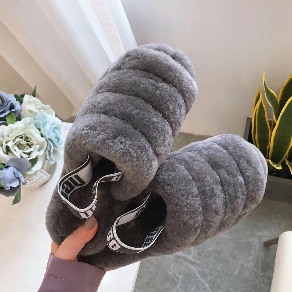 UGG 양면 코코넛 밀크 퍼 슬리퍼 001-286230