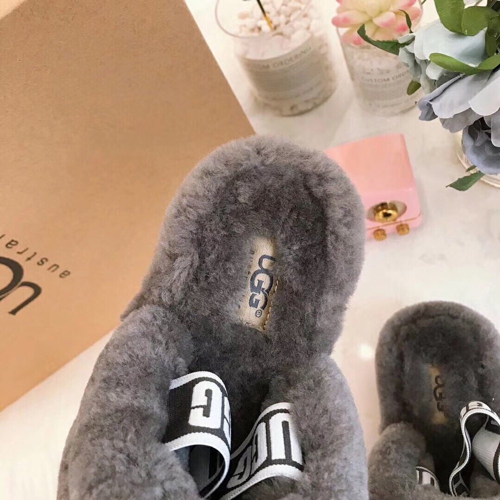 UGG 양면 코코넛 밀크 퍼 슬리퍼 001-286230