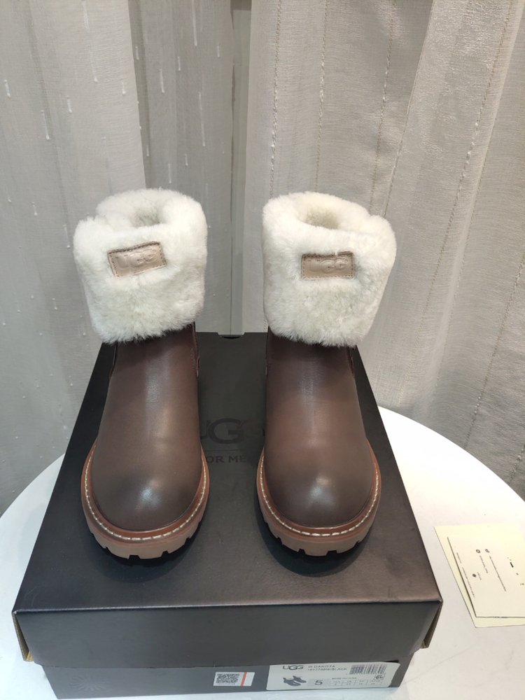 UGG 클래식 업그레이드 2.0 방한부츠 001-286267