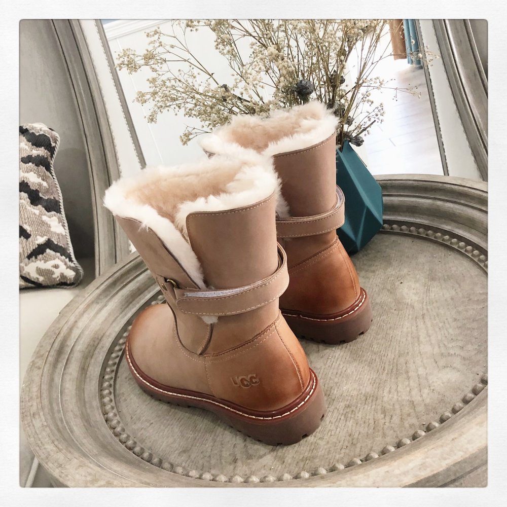 UGG 레트로 마틴 부츠 001-286301