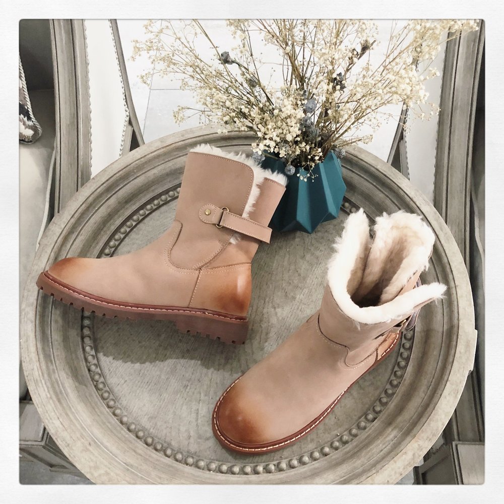 UGG 레트로 마틴 부츠 001-286301